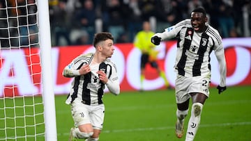 Soccer Football - Serie A - Juventus v Inter Milan - Allianz Stadium, Turin, Italy - February 16, 2025 Juventus' Francisco Conceicao celebrates scoring their first goal with Juventus' Randal Kolo Muani REUTERS/Massimo Pinca