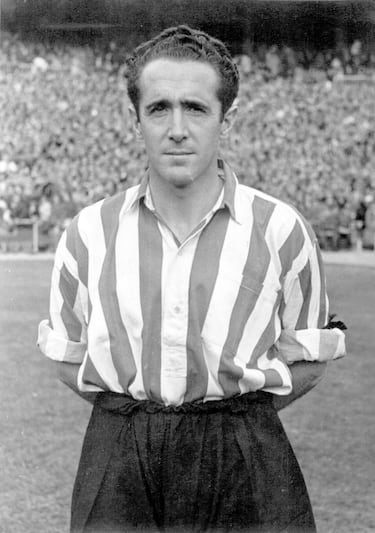 Vistió la camiseta del Athletic Club durante 13 años, de 1940 a 1953.