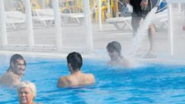 <b>TERAPIA. </b>David Vidal espera que la jornada en el balneario sirva para que el equipo esté más unido.