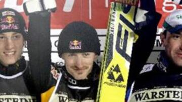 <b>EN UN PALMO.</b> La clasificación general se aprieta después de que el líder terminara cuarto en el día de hoy.