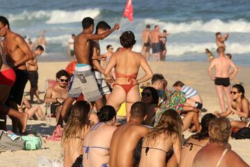 Marcelo relaxes with his family at the beach in Rio de Janeiro.