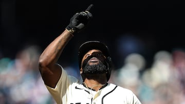 SEATTLE, WASHINGTON - APRIL 19: Randy Arozarena #56 of the Seattle Mariners celebrates his two run home run during the fifth inning against the Texas Rangers at T-Mobile Park on April 19, 2026 in Seattle, Washington. Steph Chambers/Getty Images/AFP (Photo by Steph Chambers / GETTY IMAGES NORTH AMERICA / Getty Images via AFP)