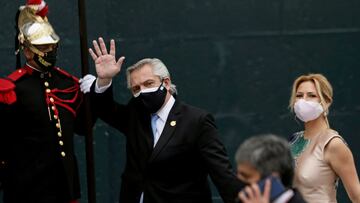 FILE PHOTO: Argentina&#039;s President Alberto Fernandez waves next to his partner, Fabiola Yanez at their arrival at the Congress for Peru&#039;s President Pedro Castillo swearing-in ceremony, in Lima, Peru July 28, 2021. REUTERS/Angela Ponce/File Photo