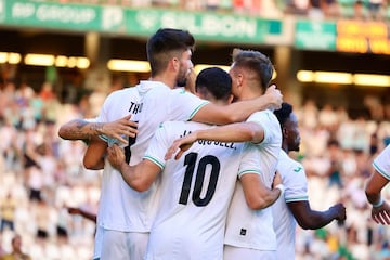 Los jugadores del Córdoba festejan el gol de Jacobo.