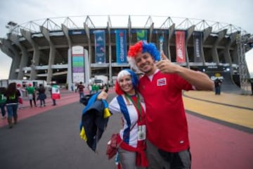 Varios aficionados de Costa Rica se dieron cita al Coloso de Santa Úrsula para presenciar el duelo eliminatorio entre el tricolor y los ticos.