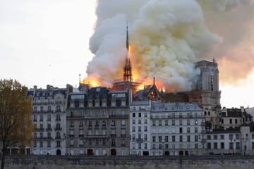 Devastador incendio de la catedral de Notre Dame, uno de los monumentos m¨¢s emblem¨¢ticos de Par¨ªs.
