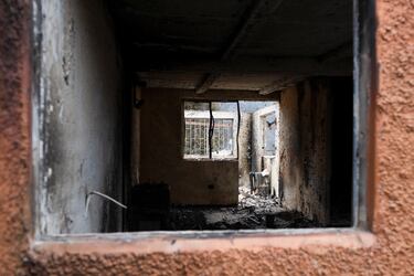 Los escombros de una de las muchas casas afectadas por el fuego. 