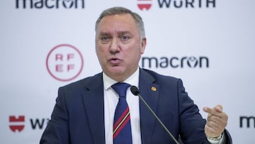 22/02/22
REAL FEDERACION ESPAÃOLA DE FUTBOL
COLEGIO TECNICO DE ARBITROS
LUIS MEDINA CANTALEJO Presidente
CARLOS CLOS GOMEZ Director proyecto VAR
ALBERTO UNDIANO MALLENCO Comision Tecnica CTA