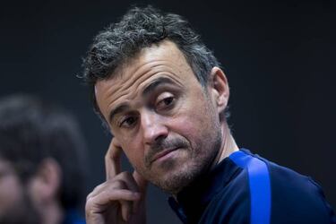 Poland's Szymon Marciniak to whistle PSG-Barcelona