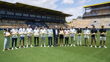 Homenaje a 16 futbolistas por cumplir 10 años en el Villarreal