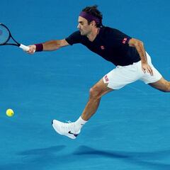 Federer tira de épica para lograr su victoria 100 en Melbourne