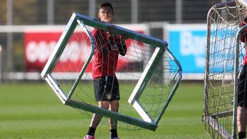 Aránguiz se recupera y podría jugar este sábado en Leverkusen