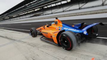 Alonso con el McLaren en Indian&aacute;polis.