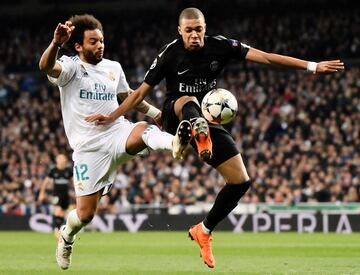 Kylian Mbappé, la penúltima sensación del fútbol europeo, hacía su aparición en el Santiago Bernabéu. Al joven talento francés, que aceptó la oferta parisina a la madridista un año antes, estuvo muy vigilado por Ramos y Varane, pero aún así, dejó muestras de su potencial: acertó 20 de los 29 pases que intentó (un 69% de eficacia), cometió una falta, recibió otra, tuvo dos ocasiones y un tiro detenido por Keylor), además de que le señalaron un fuera de juego. Pese a que los parisinos se adelantaron en el marcador, los blancos, liderados una vez más por Cristiano (dos tantos más otro de Marcelo), le dieron la vuelta al marcador para finalizar el encuentro (3-1)…