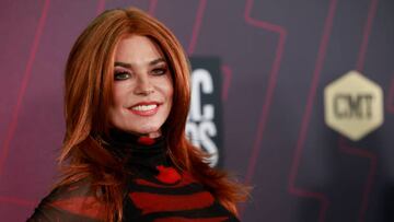 The country music star will be receiving the award at tonight’s show