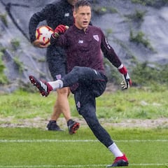 Remiro hereda el dorsal 1 de Kepa y Williams coge el 9