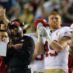 Un jugador despedido de los 49ers por pegar a un anciano