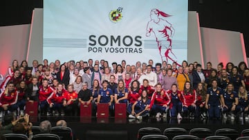 Emotivo homenaje de la RFEF al fútbol femenino de ayer y de hoy