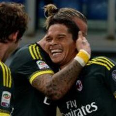 Bacca, a mantenerse en el top 5 de goleadores en la Serie A