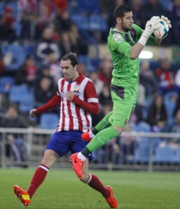 El 15 de marzo de 2014, Godín juega su partido 150 con la camiseta rojiblanca en un encuentro de Liga contra el Espanyol