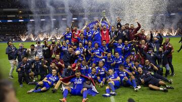 Jugadores de Cruz Azul en la premiación del Guardianes 2021