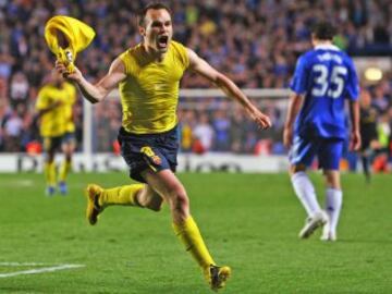 Una colisión de filosofías ocurrió en las Semifinales de la temporada 2008-2009: el fútbol total del Barcelona de Guardiola y el orden de Guus Hiddink en el Chelsea. El partido de ida, disputado en el Camp Nou, finalizó 0-0. En Londres, Essien abrió el marcador con un golazo de volea y, después, los ‘Blues’ dispusieron de al menos cinco ocasiones más para estirar la ventaja a pesar de tener la pelota el 20% del tiempo. En el último suspiro, un brutal tiro de Andrés Iniesta envió a los blaugranas, gracias a la regla del gol de visita, a la final que ganarían en Roma ante el Manchester United