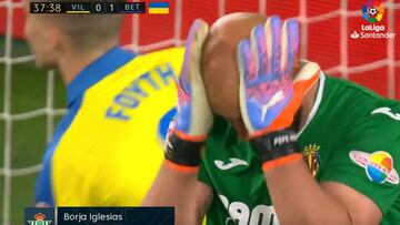 Setién le echó un capote y le honra: el fallo garrafal de Reina