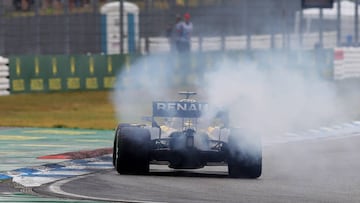 HOCKENHEIM, GERMANY - JULY 28: Smoke pours from the car of Daniel Ricciardo of Australia driving the (3) Renault Sport Formula One Team RS19 during the F1 Grand Prix of Germany at Hockenheimring on July 28, 2019 in Hockenheim, Germany. (Photo by Alexander Hassenstein/Getty Images)