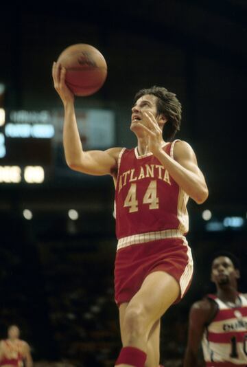 Atlanta Hawks (1970-1974), New Orleans Jazz (1974-1979), Utah Jazz (1979) y Boston Celtics (1980). 