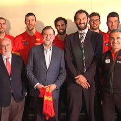 Mariano Rajoy visitó a la Selección de baloncesto en Zaragoza