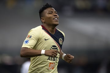 Roger Martínez fue el principal refuerzo del América para el torneo pasado, sin embargo no respondió a las expectativas de la afición ya que solamente pudo anotar en tres ocasiones. El futbolista colombiano llegó a México procedente del Villarreal.