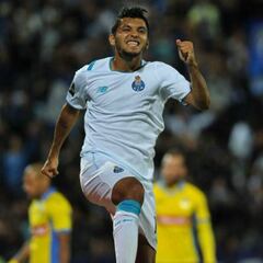 'Tecatito' Corona reaparecerá con el Porto; Héctor Herrera en duda