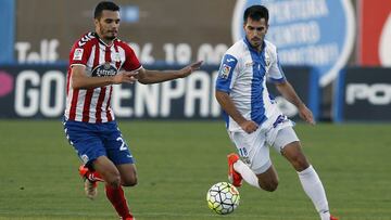 Insúa pugna por el balón en un partido de la pasada temporada ante el Lugo.