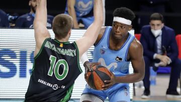 Ángel Delgado, pívot del Movistar Estudiantes, ante Brodziansky, del Joventut.