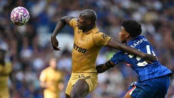Chelsea's English defender #34 Josh-Kofi Acheampong (R) competes with Crystal Palace's French striker #14 Jean-Philippe Mateta (L) during the English Premier League football match between Chelsea and Crystal Palace at Stamford Bridge in London on August 17, 2025. (Photo by JUSTIN TALLIS / AFP) / RESTRICTED TO EDITORIAL USE. No use with unauthorized audio, video, data, fixture lists, club/league logos or 'live' services. Online in-match use limited to 120 images. An additional 40 images may be used in extra time. No video emulation. Social media in-match use limited to 120 images. An additional 40 images may be used in extra time. No use in betting publications, games or single club/league/player publications. /