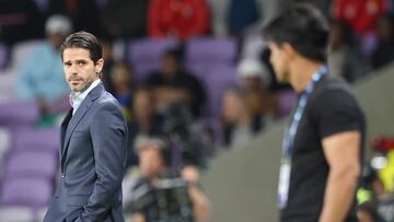 Al Ain (United Arab Emirates), 20/01/2023.- Fernando Gago (L) head coach of Racing Club and Hugo Ibarra head coach of of Boca Juniors during the Supercopa Argentina final soccer match between Boca Juniors and Racing Club in Al Ain, United Arab Emirates, 20 January 2023. (Emiratos Árabes Unidos) EFE/EPA/ALI HAIDER
