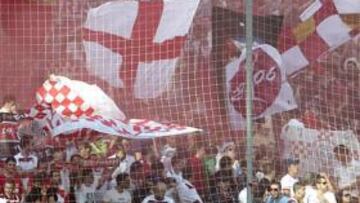 <b>MULTAS.</b> Antiviolencia propone 4.000 euros de multa al Sevilla por el lanzamiento de una bengala en el partido de Copa del rey ante la Ponferradina.