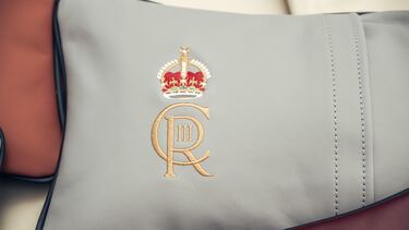 Bentley crea unos exclusivos cojines en honor al Rey Carlos III