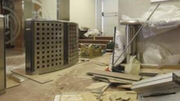 <b>OBRAS Y MÁS OBRAS. </b>Estas imágenes son de ayer en el Bernabéu.