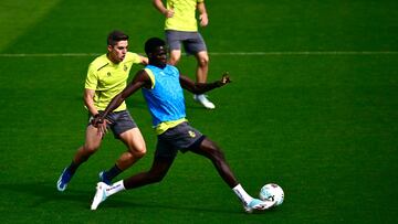 Maguette Gueye, contra Íñigo Sainz-Maza, del Racing.