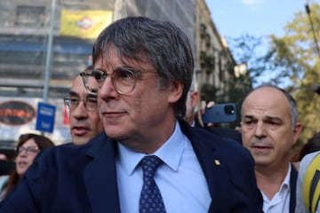 El 30 de octubre de 2017 y tras la declaración fallida de independencia de Cataluña, Carles Puigdemont decidió huir de España en un coche hasta llegar a Bélgica y tras casi siete años hoy reaparece en el escenario montado en el Paseo Lluis Companys para saludar a sus seguidores, y dar un pequeño discurso que ha finalizado con un “no sé cuándo volveremos a vernos”, el ex president vuelve a estar en paradero desconocido.