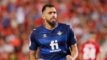 PALMA DE MALLORCA, 20/08/2022.- El delantero del Betis Borja Iglesias tras marcar el segundo gol ante el Mallorca, durante el partido de Liga en Primera Divisi¨®n que disputan este s¨¢bado en el Visit Mallorca Estadi de Palma de Mallorca. EFE/Cati Cladera