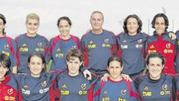 <b>LA 'OTRA' SELECCIÓN. </b>No las dirige Luis Aragonés, sino Nacho Quereda. Ellas forman la otra selección española de fútbol, la femenina.