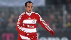 WEISMAIN, GERMANY - JANUARY 17: Landon Donovan of Munich runs with the ball during the friendly match between FC Eintracht Bamberg and FC Bayern Muenchen on January 17, 2009 at the Waldstadion in Weismain, Germany.  (Photo by Thomas Langer/Bongarts/Getty Images)