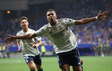Mbappé celebra su primer gol en Oviedo.