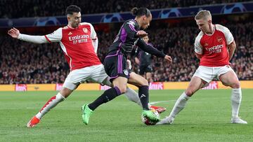 London (United Kingdom), 09/04/2024.- Leroy Sane (C) of Bayern in action against Oleksandr Zinchenko (R) and Gabriel Martinelli of Arsenal during the UEFA Champions League quarter-finals, 1st leg soccer match between Arsenal FC and FC Bayern Munich, in London, Britain, 09 April 2024. (Liga de Campeones, Reino Unido, Londres) EFE/EPA/ANDY RAIN
