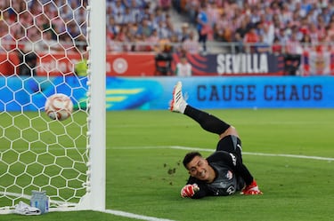 La Real Sociedad se adelantó nada más comenzar el partido. Barrenetxea marcó de cabeza tras un centro desde la banda izquierda, firmando el gol más rápido de la historia de una final de la Copa del Rey.
