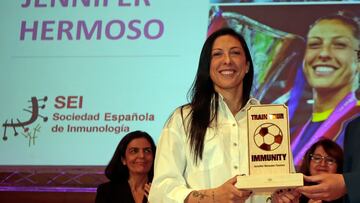 Jennifer Hermoso, con el premio.