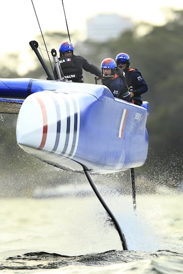 El Circuito Mundial de SailGP celebró su primera prueba en Sídney luciendo los espectaculares catamaranes F50 (15 metros de eslora) que vuelan sobre foils (alerones) a casi 100 km/h. España acabó la cita cuarta. Ganó Gran Bretaña.