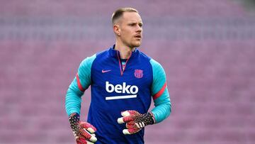 Barcelona's German goalkeeper Marc-Andre ter Stegen warms up before the Spanish League football match between FC Barcelona ans RC Celta de Vigo at the Camp Nou stadium in Barcelona on May 16, 2021. (Photo by Pau BARRENA / AFP)